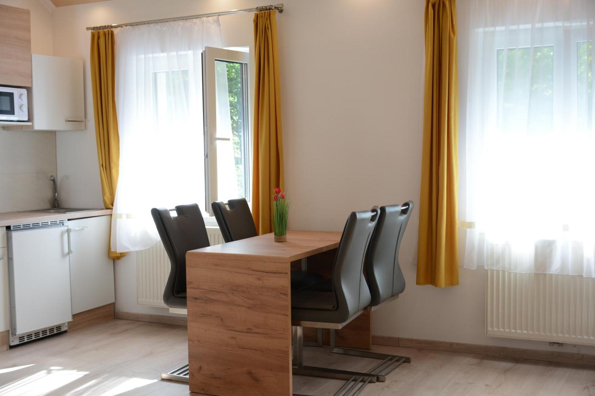 Gaestehaus Coco كريمس ان دير دوناو المظهر الخارجي الصورة
