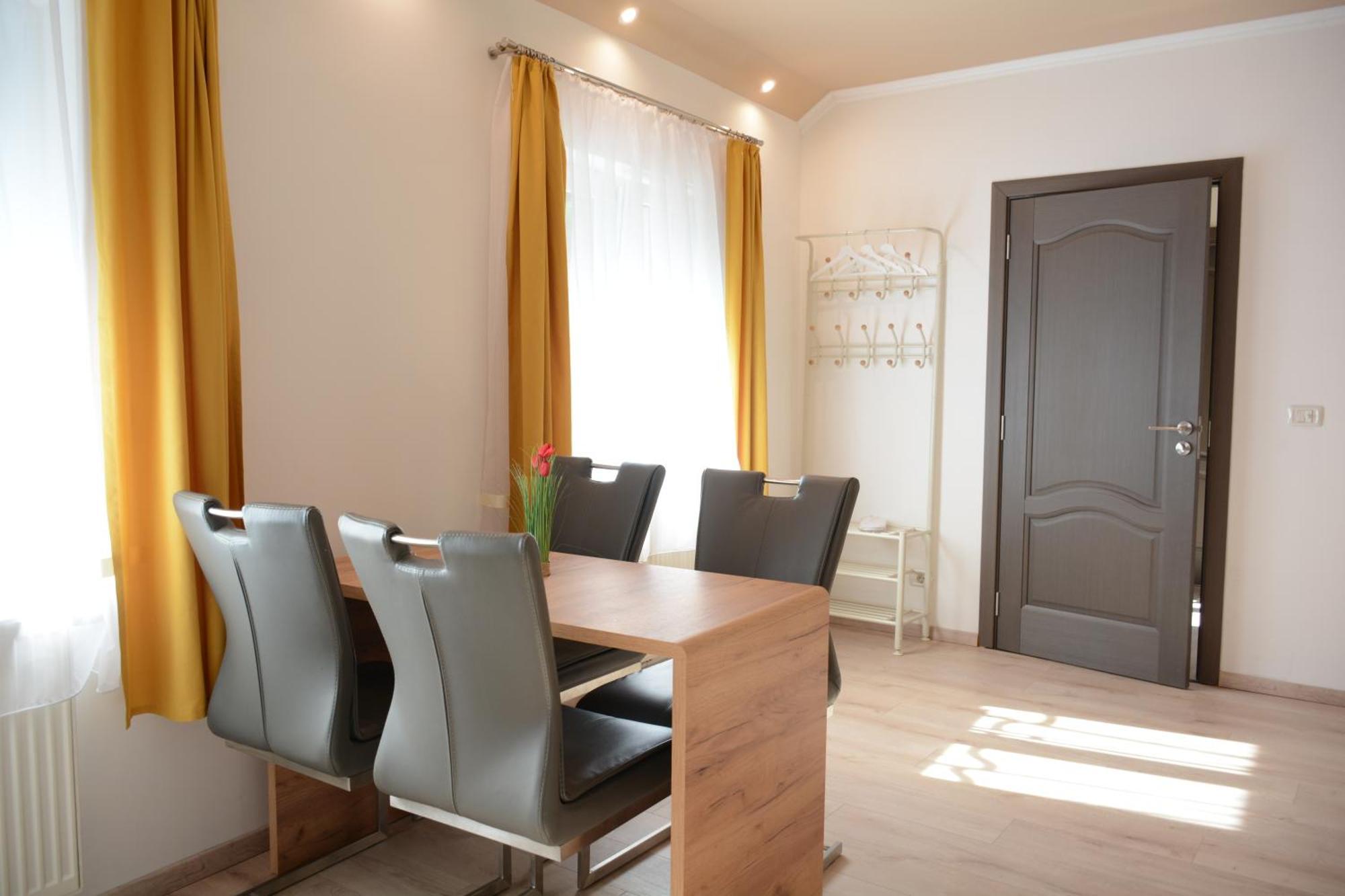 Gaestehaus Coco كريمس ان دير دوناو المظهر الخارجي الصورة